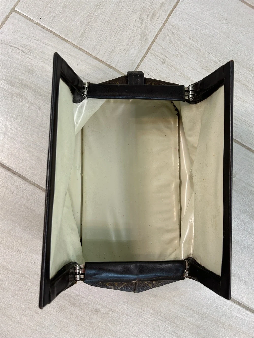 Louis Vuitton Dopp Kit Toiletry Bag Monogram Authentic Vintage